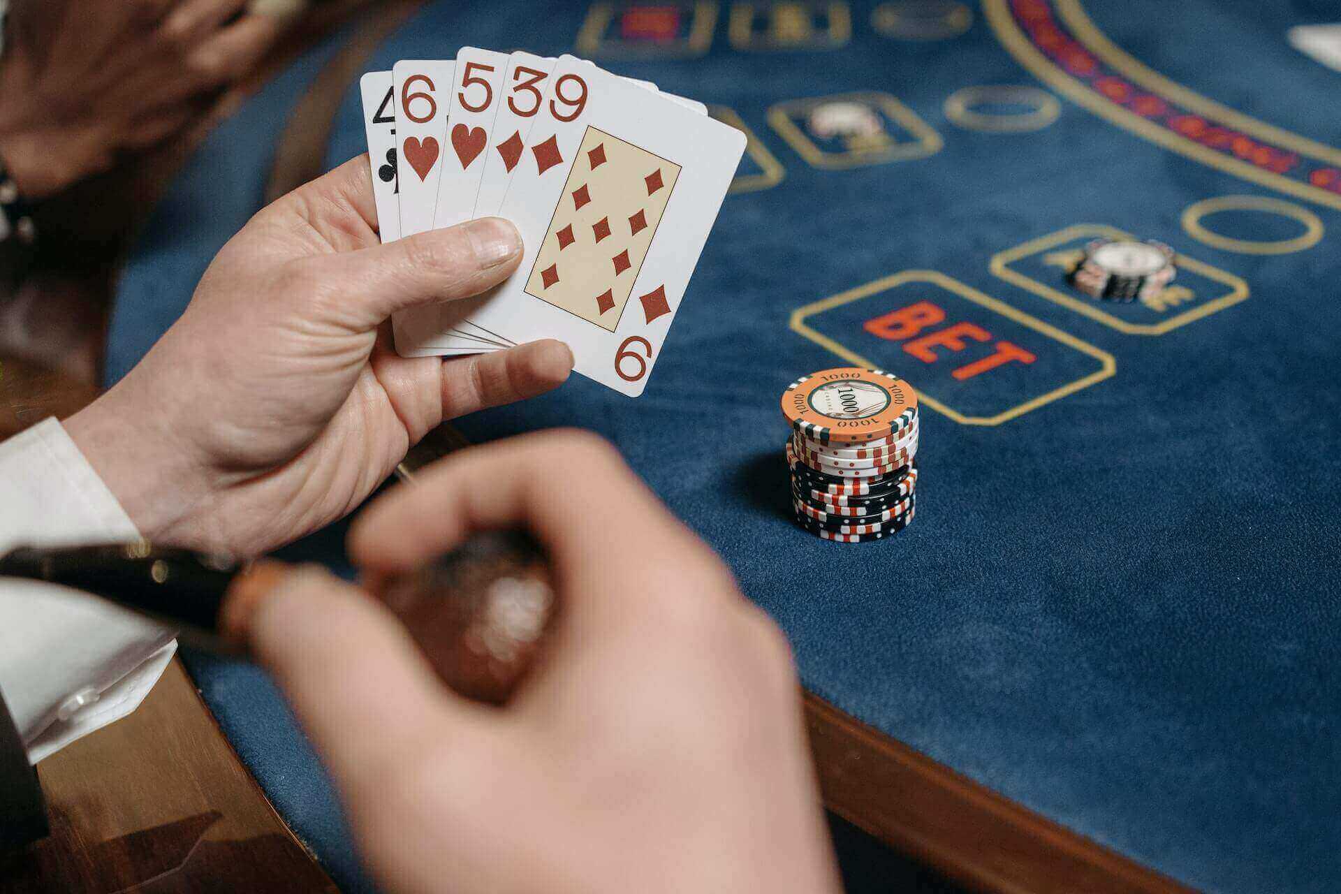 Slot Makinelerindeki Algoritmalar ve Oyuncu Stratejileri